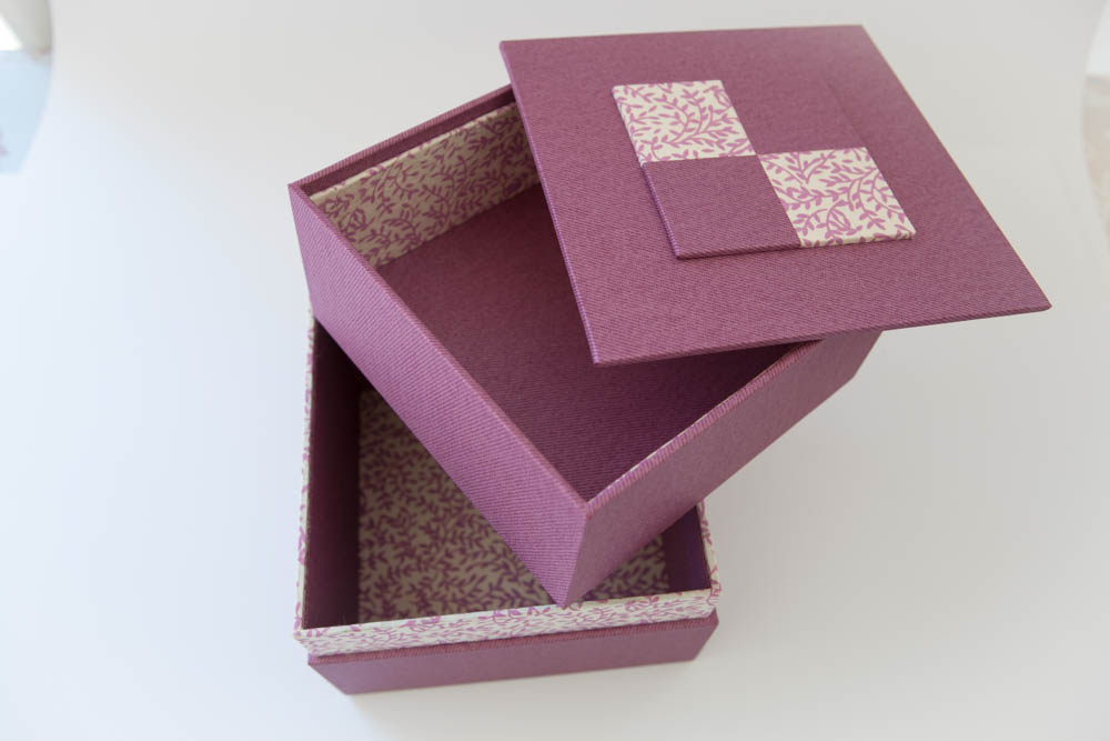 cartonnage boîte rangement carré boîte à bijoux rose a fleurs