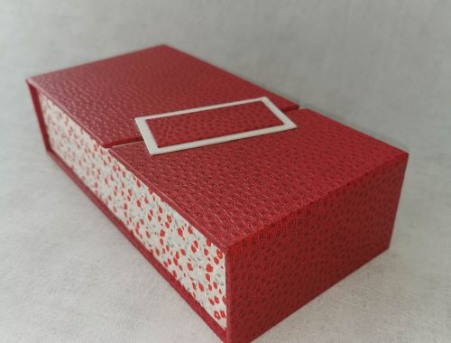 Boîte cartonnage avec rabat