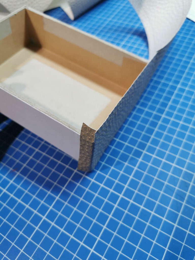 cartonnage recouvrir papier trop petit
